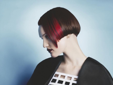 Galeria fryzur - włosy krótkie, proste, czerwone pasemka