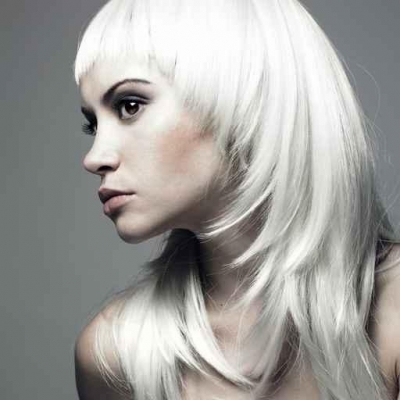 Galeria fryzur - ekstremalnie platynowy blond